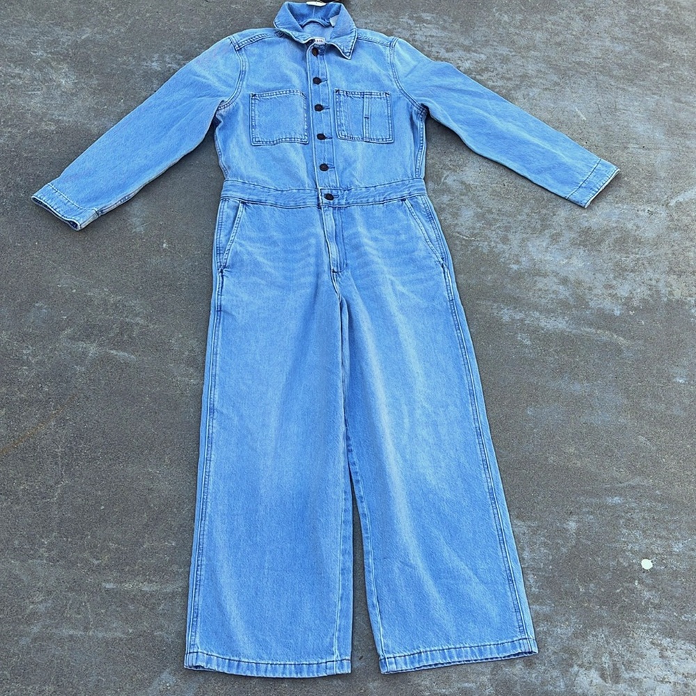NWT Levi’s Iconic Jumpsuit - Celebrate the Moment - Light Wash - Women’s